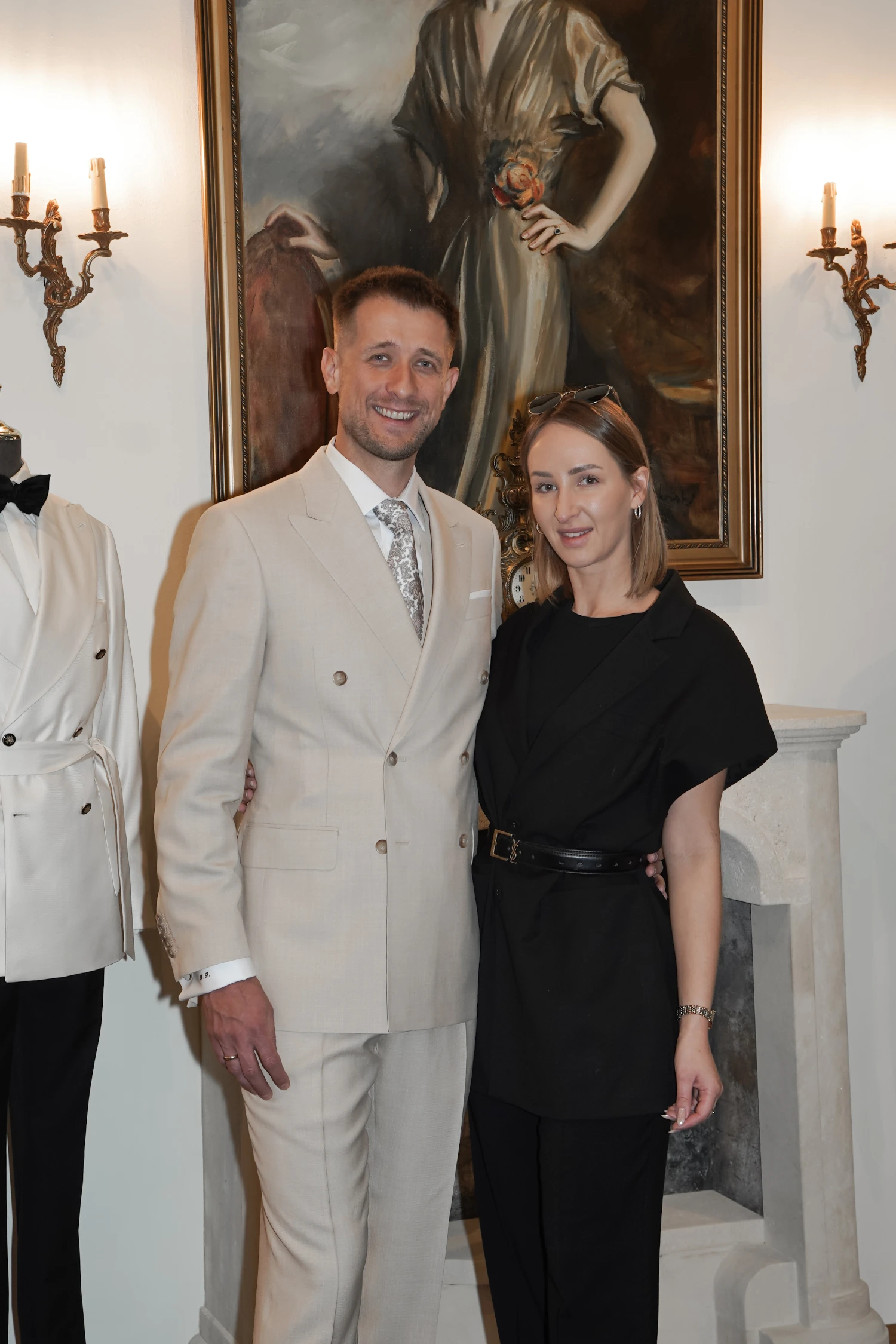 Garnitur beżowy Loro Piana na miarę, luksusowa realizacja ślubna André Grand