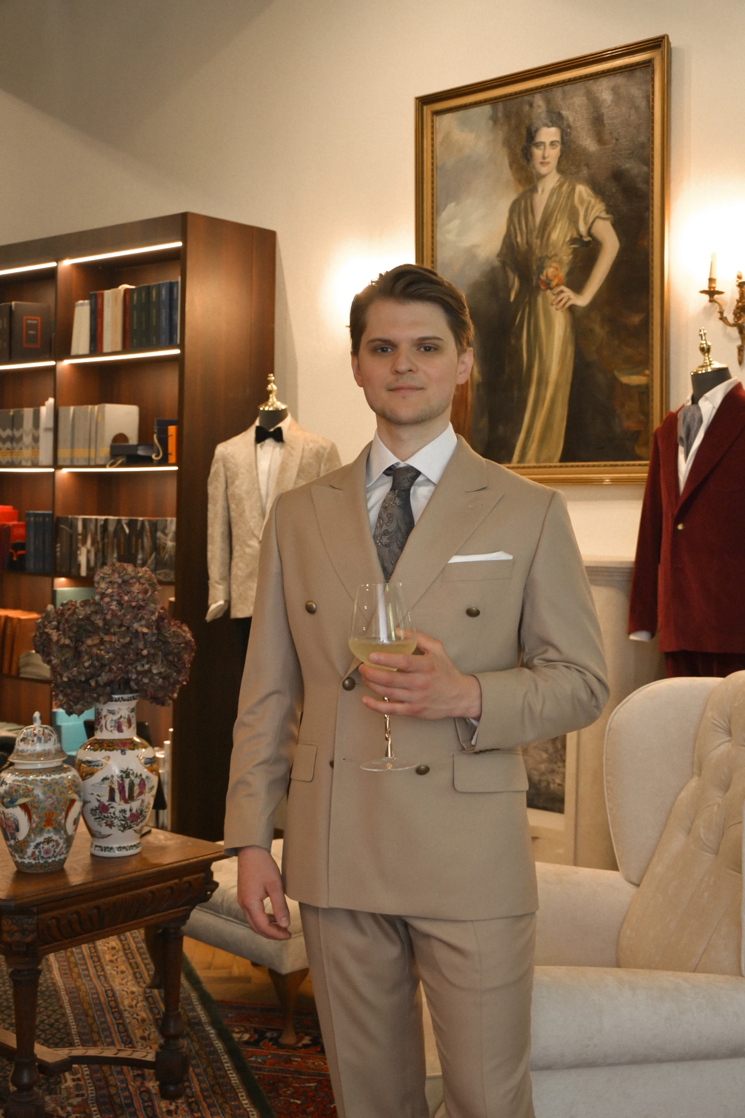 Garnitur beżowy na miarę z tkaniny premium, realizacja André Grand