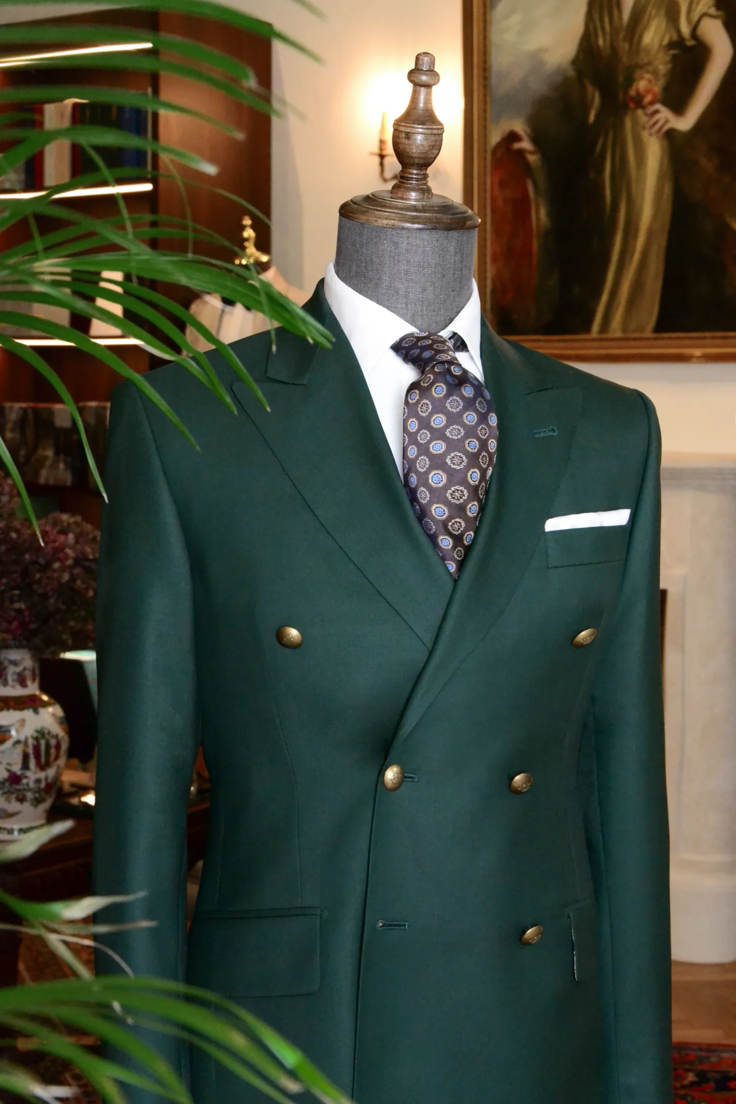 butelkowo_zielony_garnitur_dwurzedowy_zlote_guziki_carnet