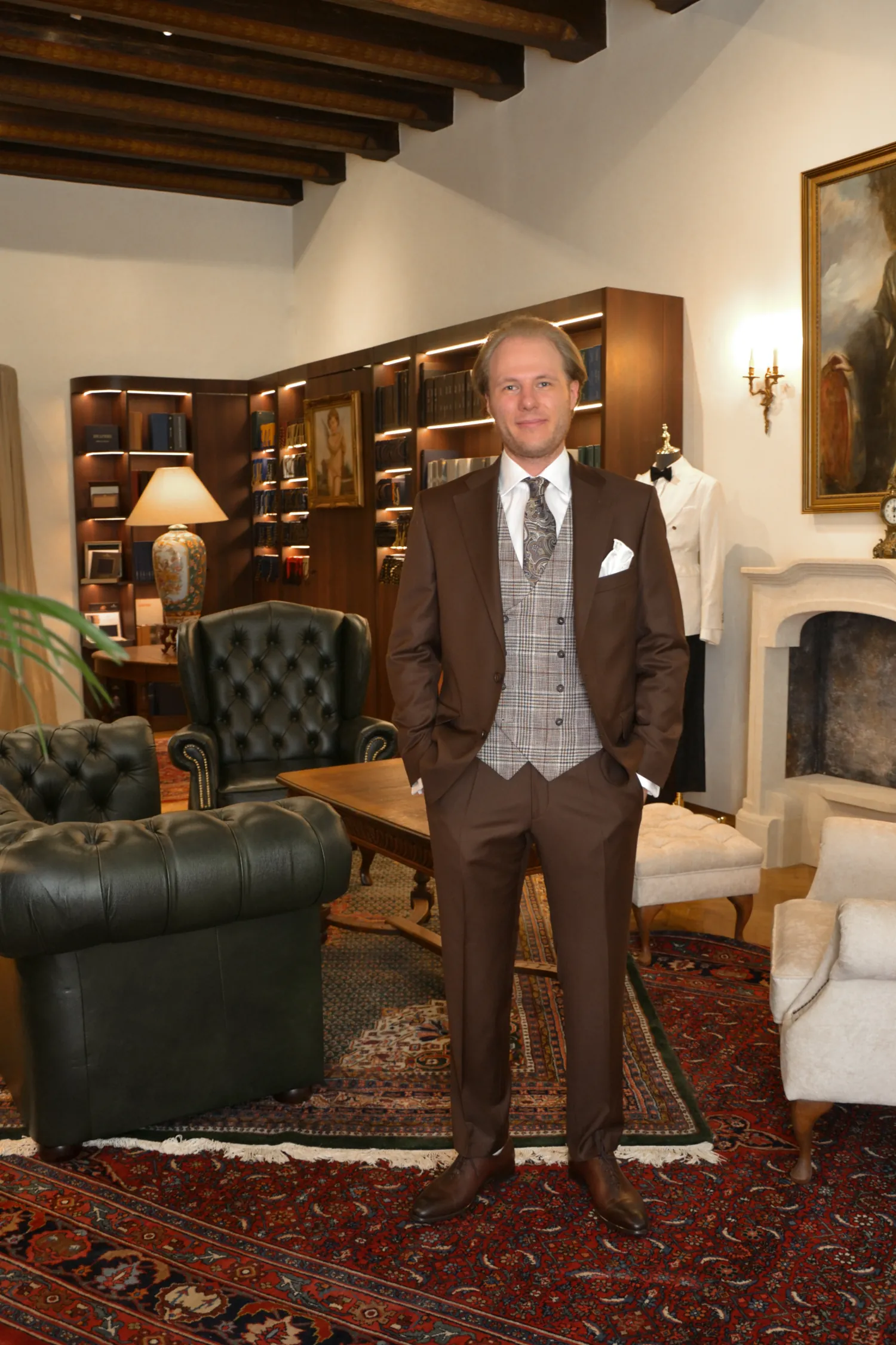  brazowy_garnitur_slubny_w_stylu_boho_z_kamizelka_w_krate