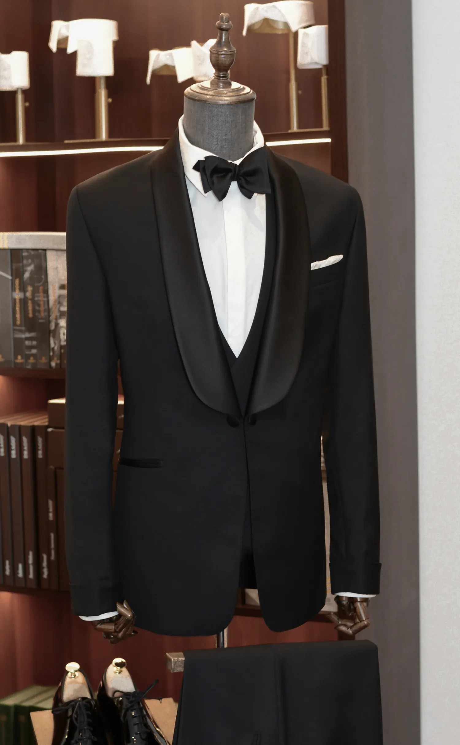 smoking-czarny-dormeuil-wywijany-mankiet-pan-mlody-slub-glamour