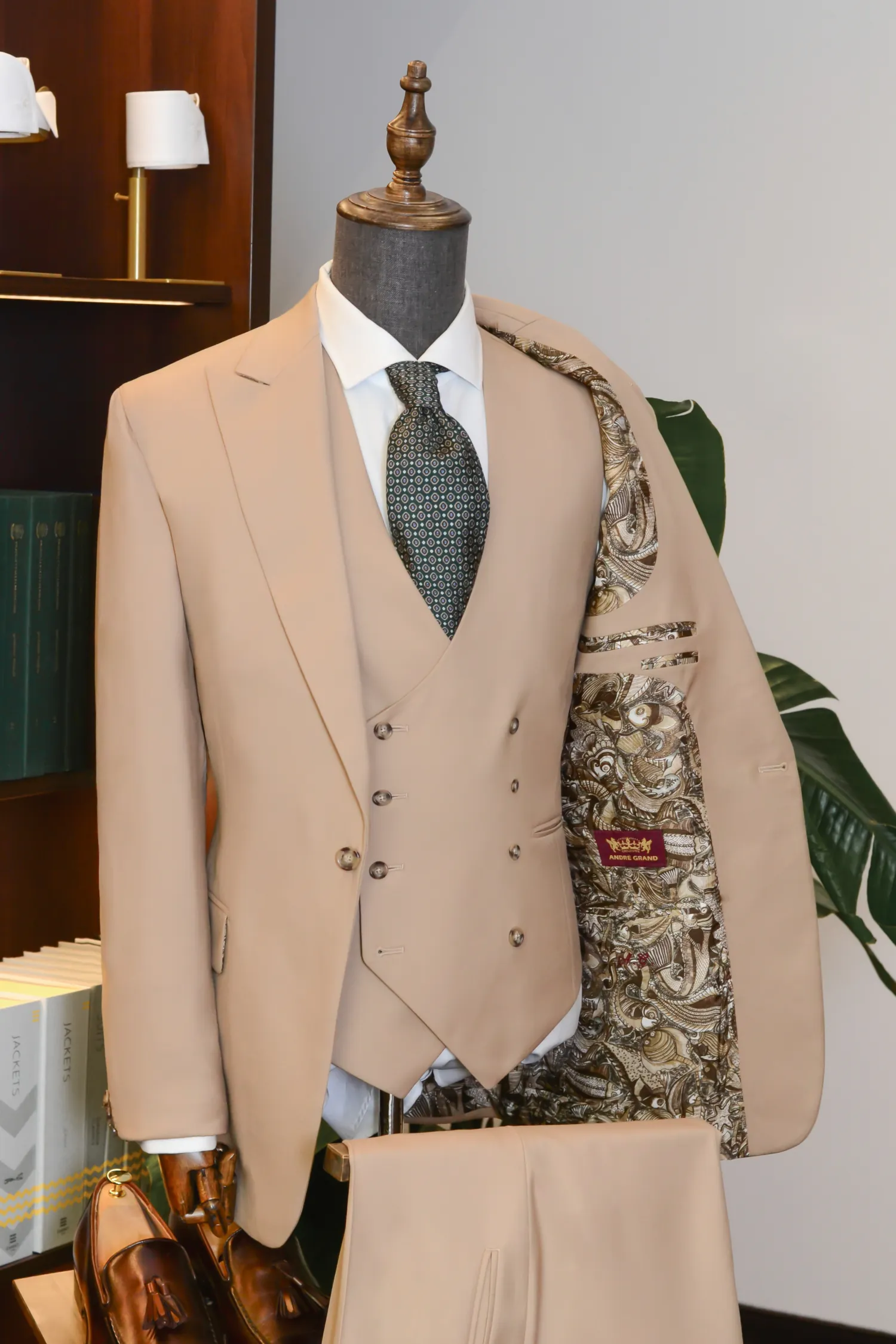 beżowy_monozestaw_garnitur_jedwabna_podszywka