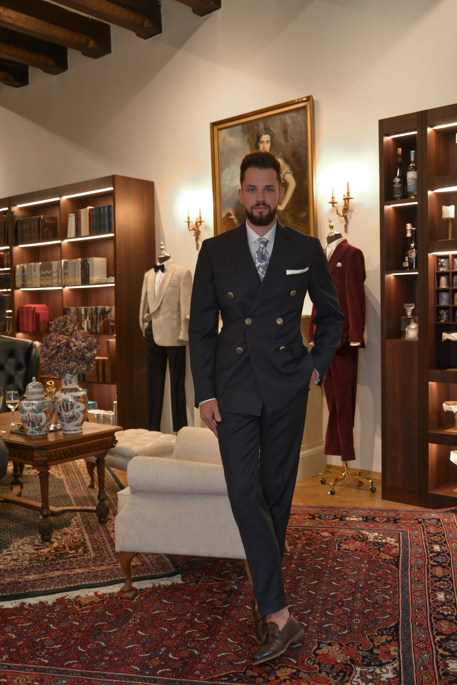 Klient w garniturze na miarę Gdańsk – indywidualne szycie w atelier André Grand.