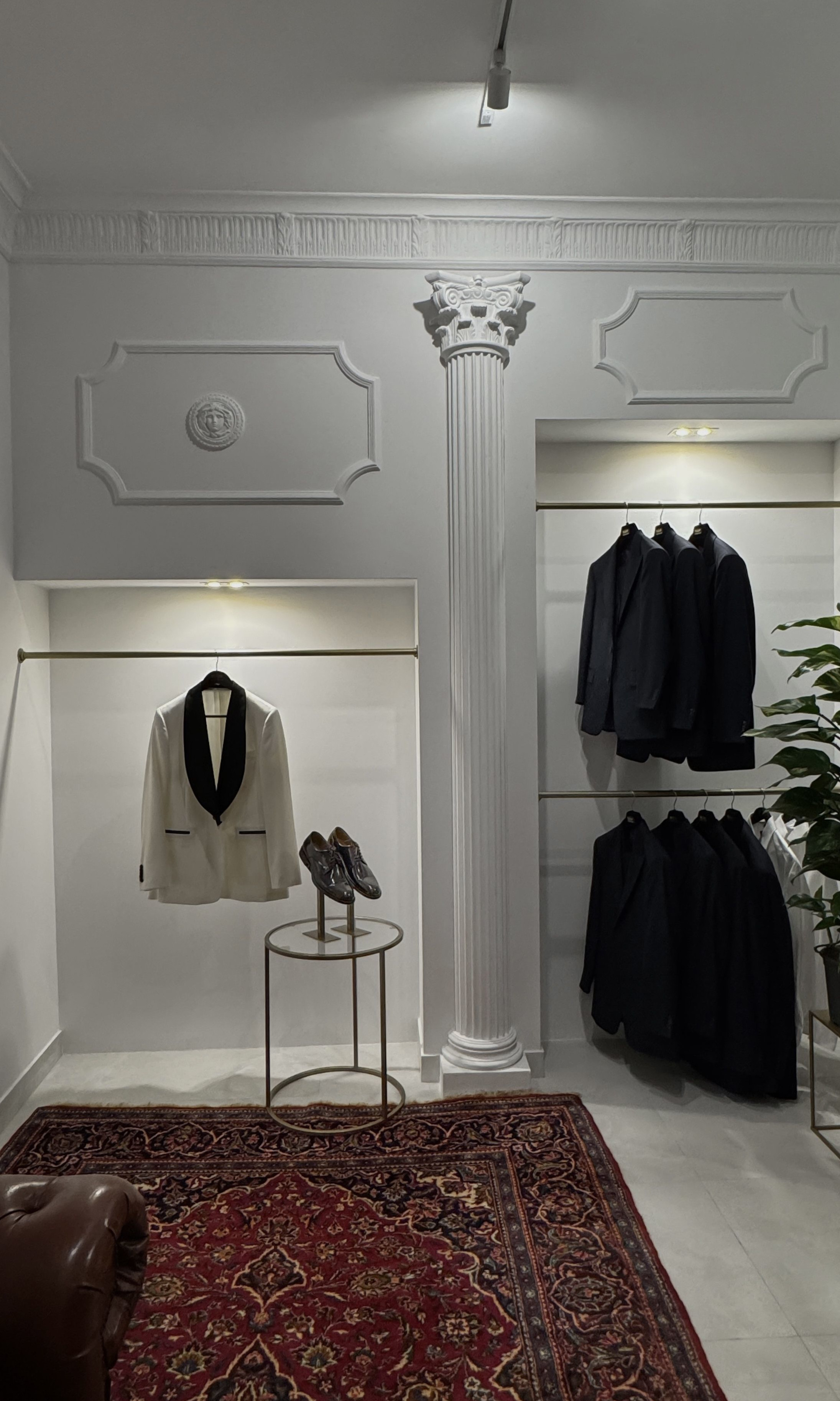 Garnitur na miarę Katowice – wnętrze luksusowego atelier André Grand