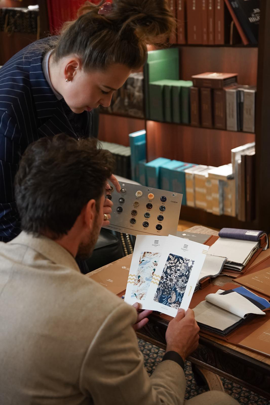 Przymiarka garnituru na miarę Katowice – proces szycia w atelier André Grand.