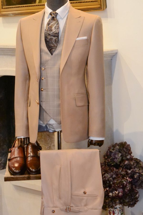 Garnitur na miarę Kraków – szycie luksusowych garniturów w atelier André Grand.