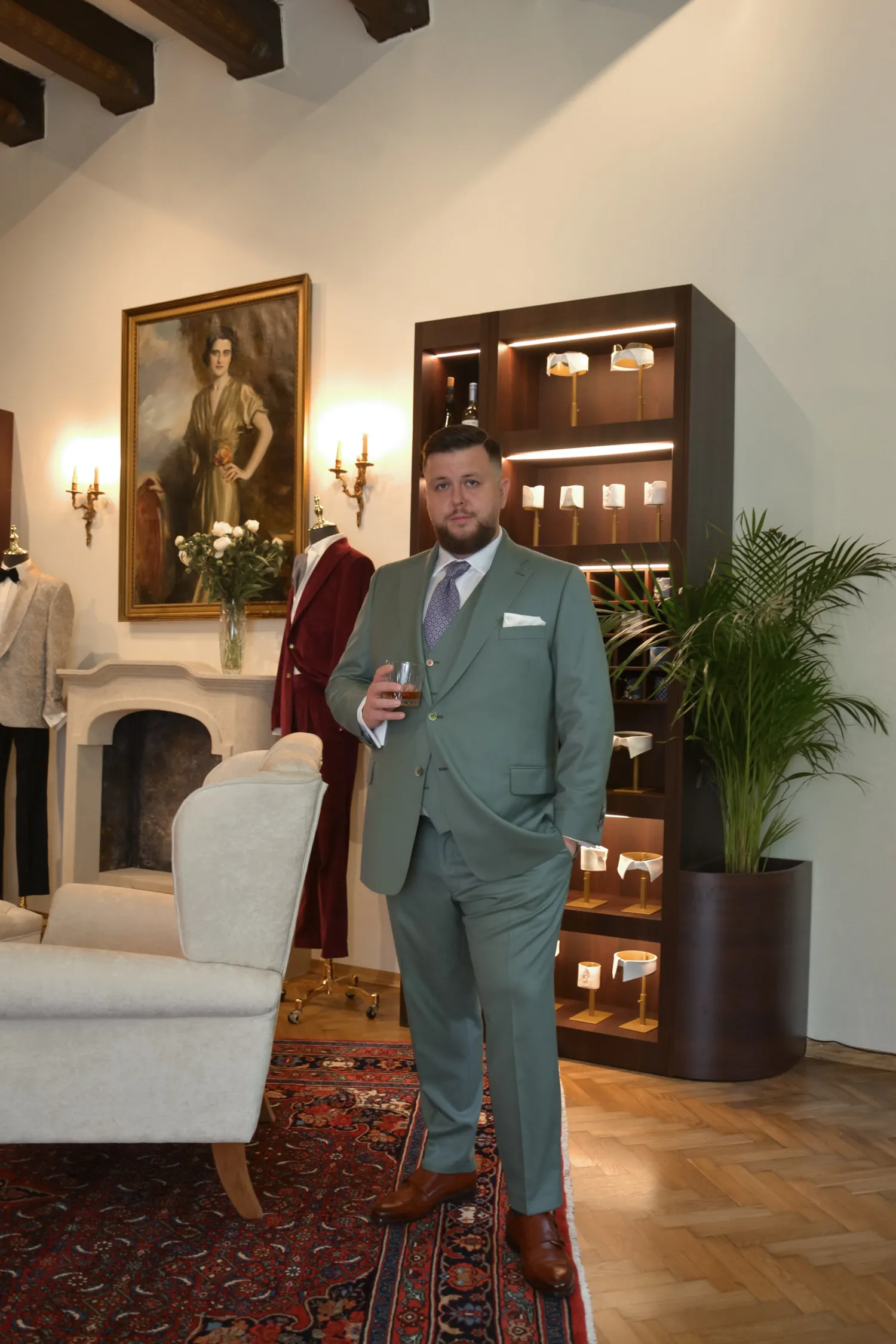 Jasnozielony garnitur szyty na miarę – świeże spojrzenie na męską elegancję