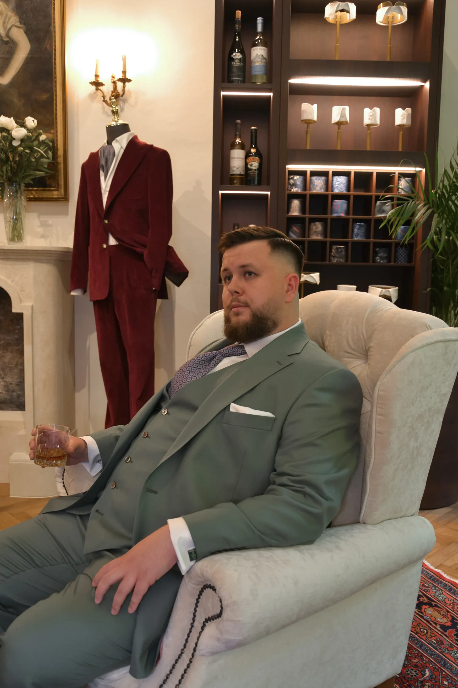 Miętowy garnitur na miarę – realizacja z tkaniny Fratelli Tallia di Delfino