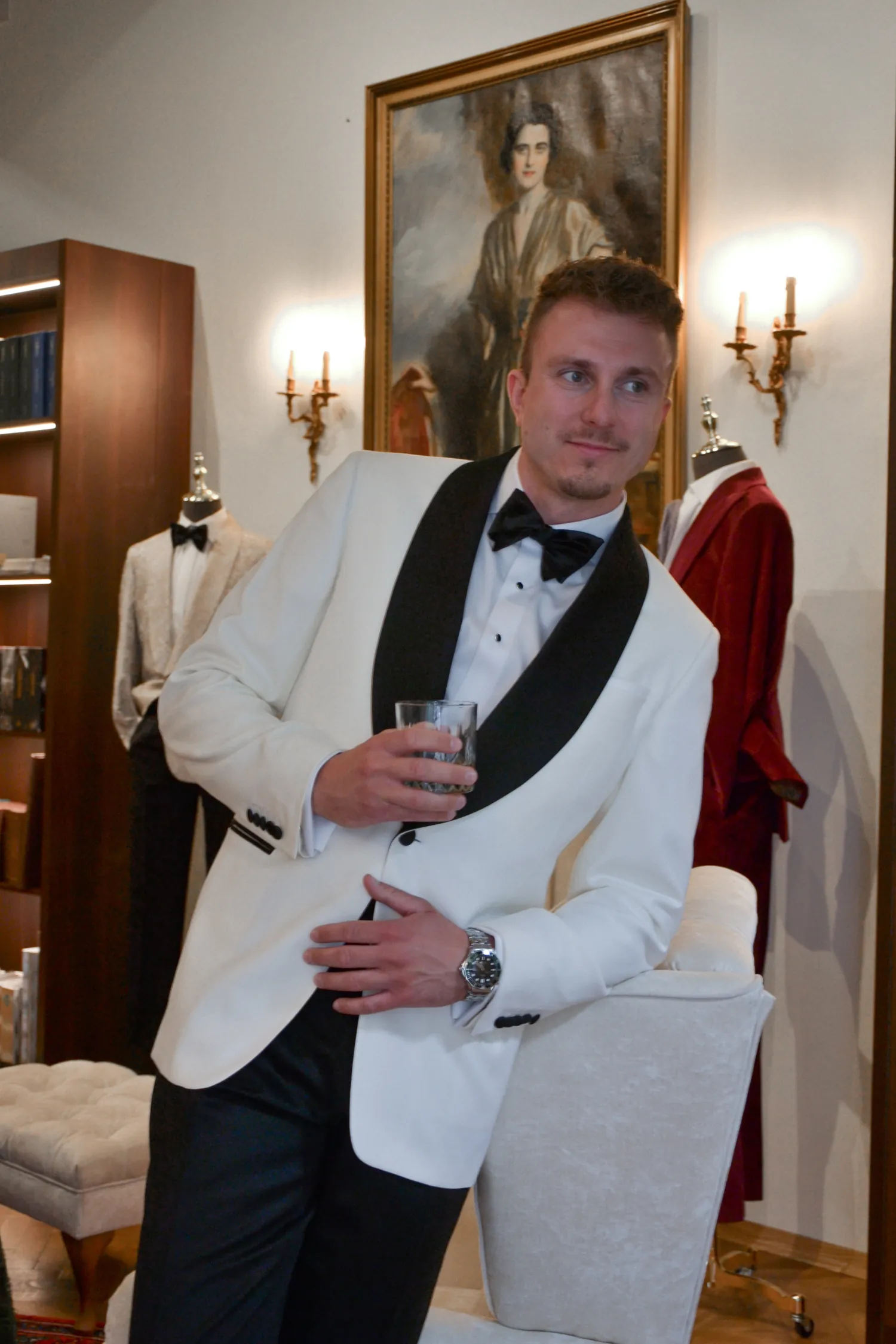 Smoking ślubny w tropikalnym stylu – lekkość, klimat i indywidualny charakter