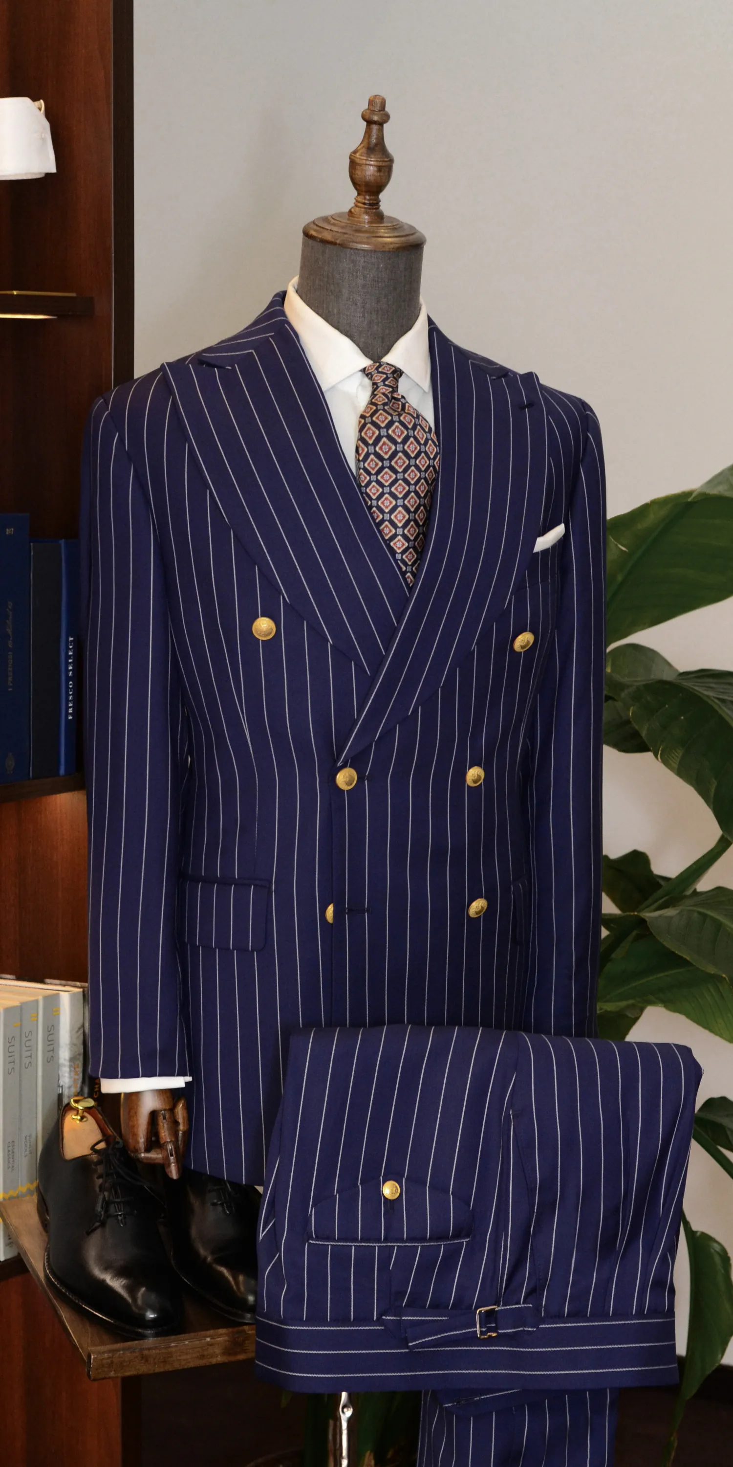 Garnitur na miarę – nowoczesny power suit w klasycznym wydaniu