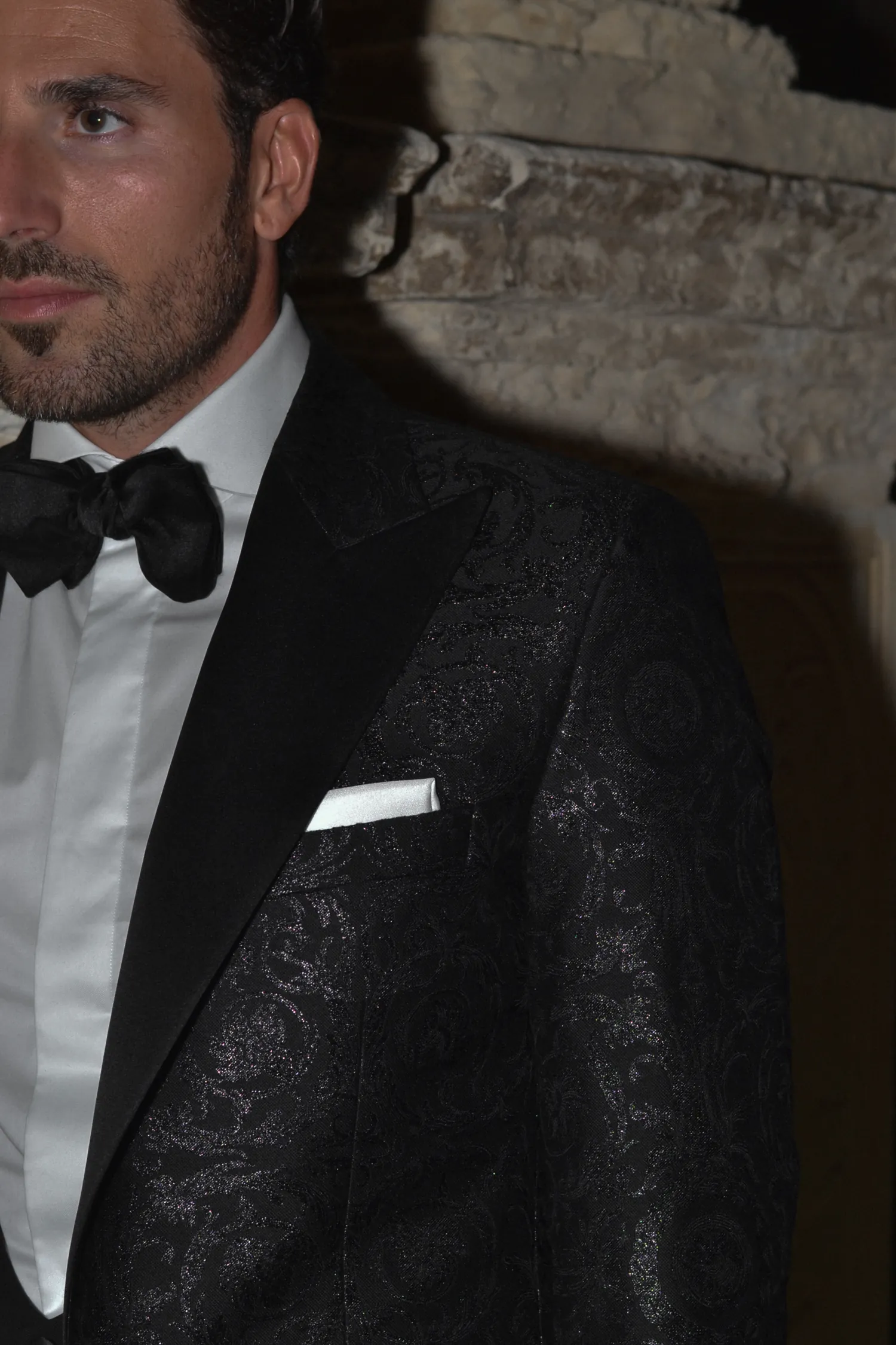 marynarka_smokingowa_jacquard_Carnet_kamizelka_jedwabna_André_Grand