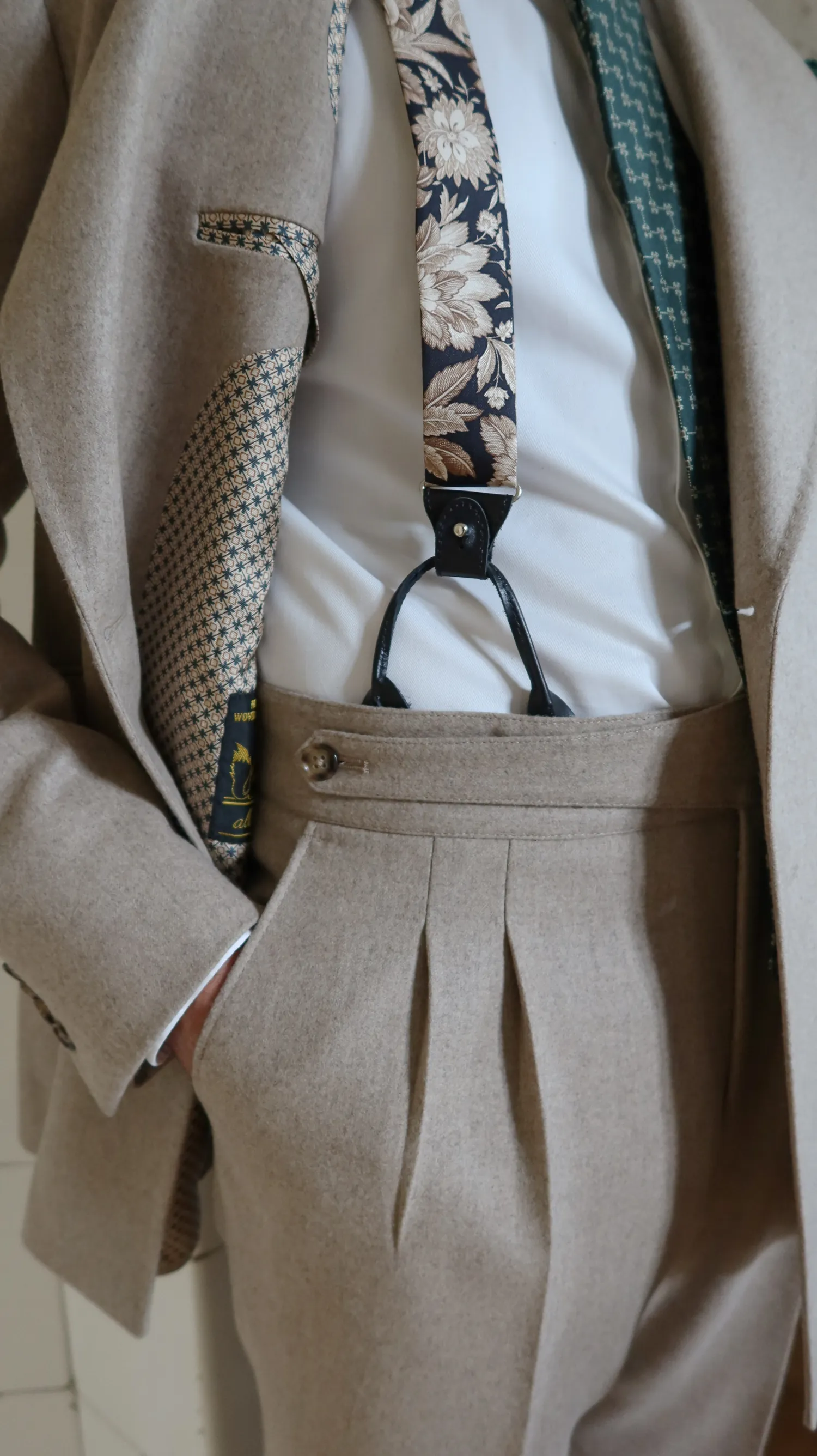 garnitur_flanela_szary_zakładki_full_canvas_André_Grand