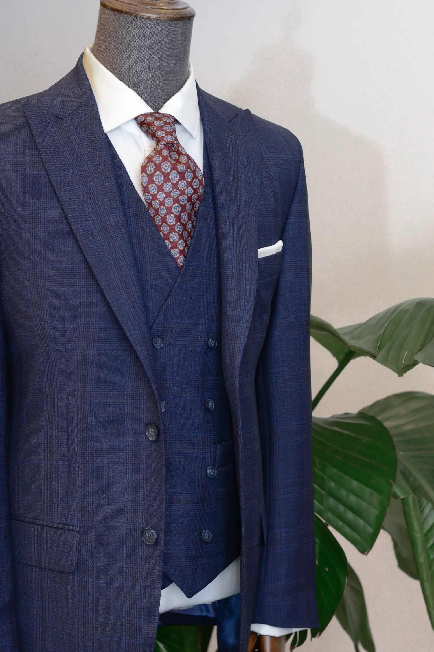 granatowy_garnitur_delikatna_krata_drago_super130s_André_Grand