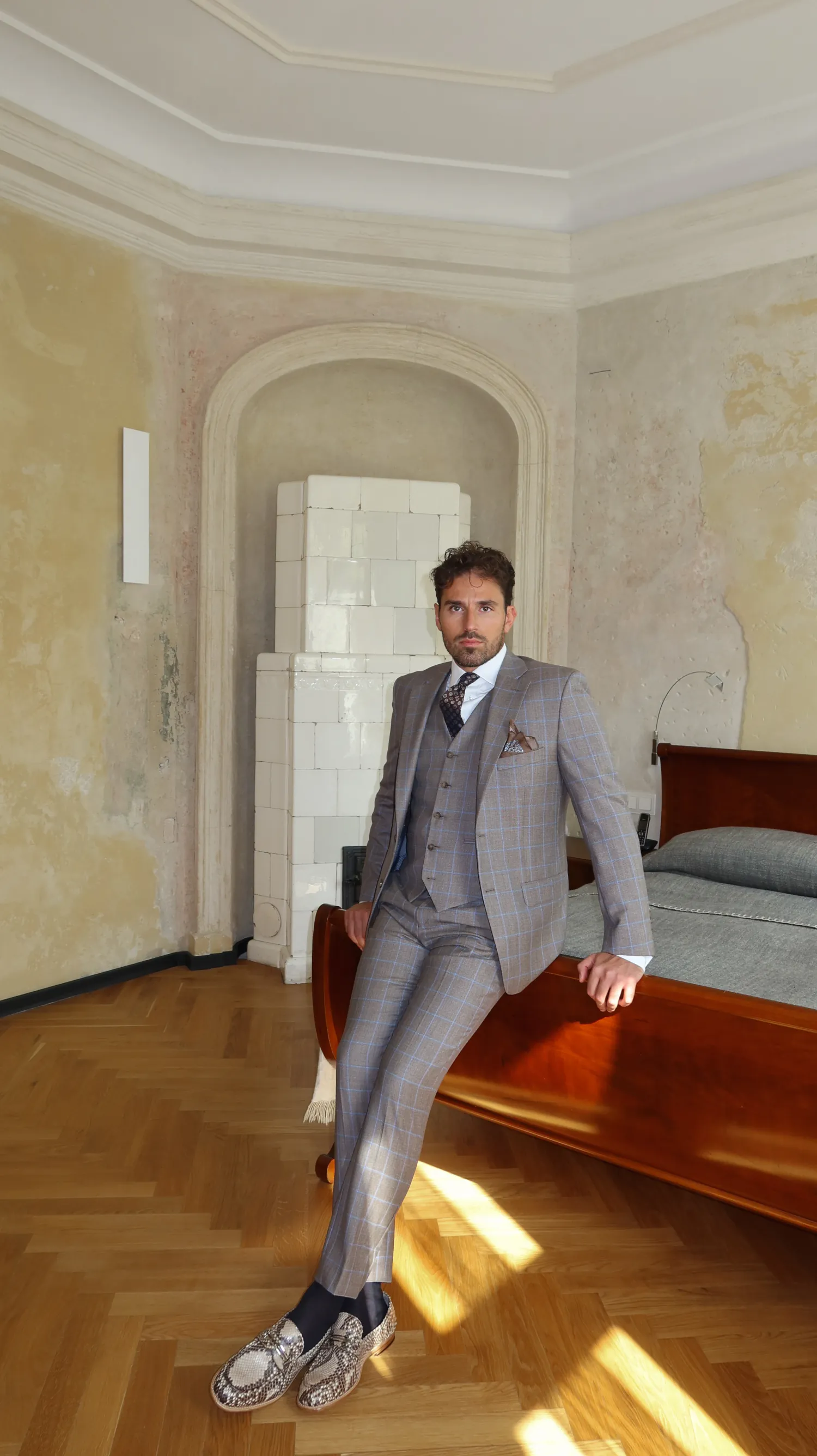 garnitur_szaro_bezowa_krata_blekit_drago_ready_to_wear_André_Grand