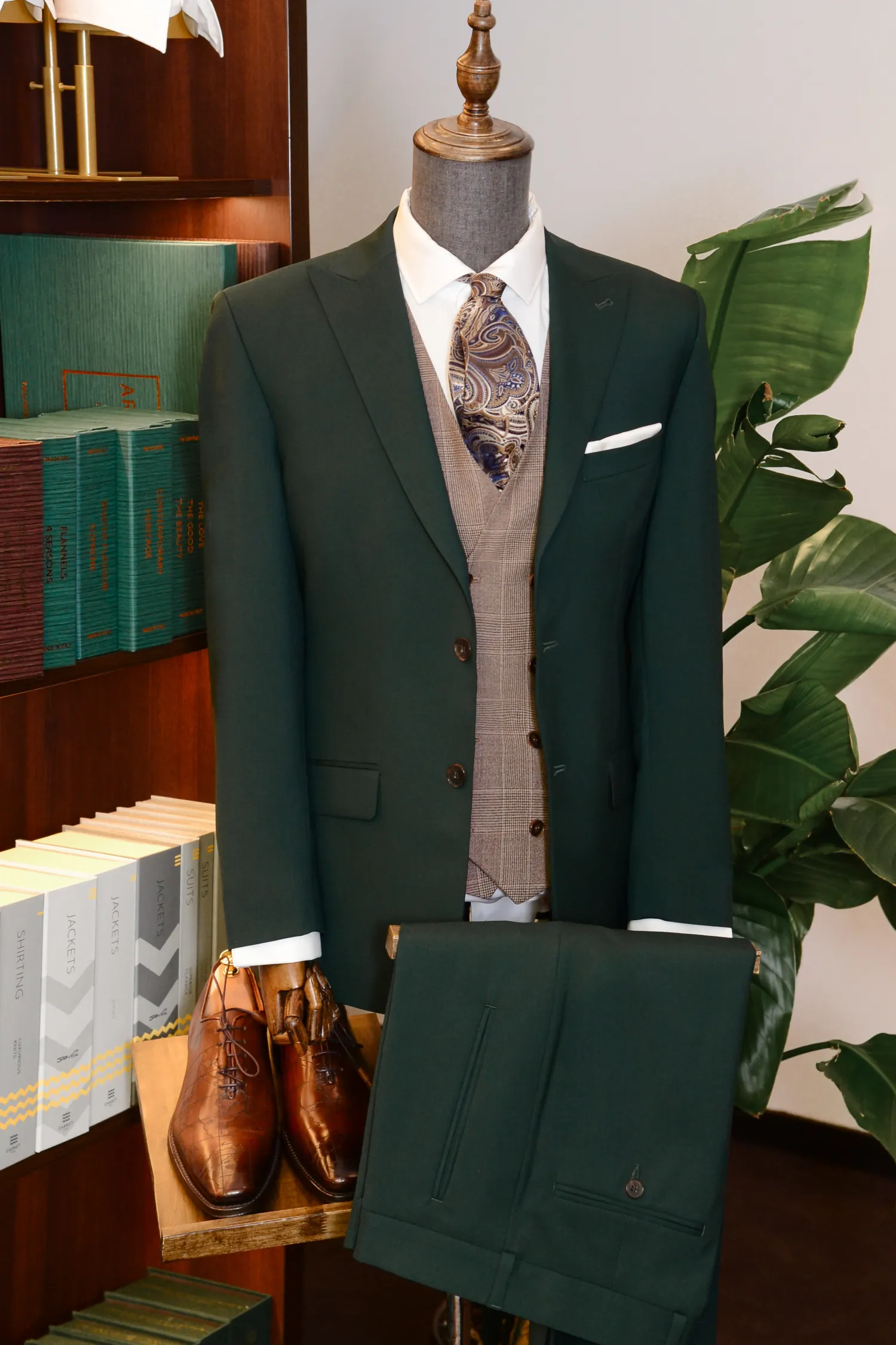 garnitur_butelkowa_zielen_vitale_barberis_canonico_kamizelka_w_krate_André_Grand