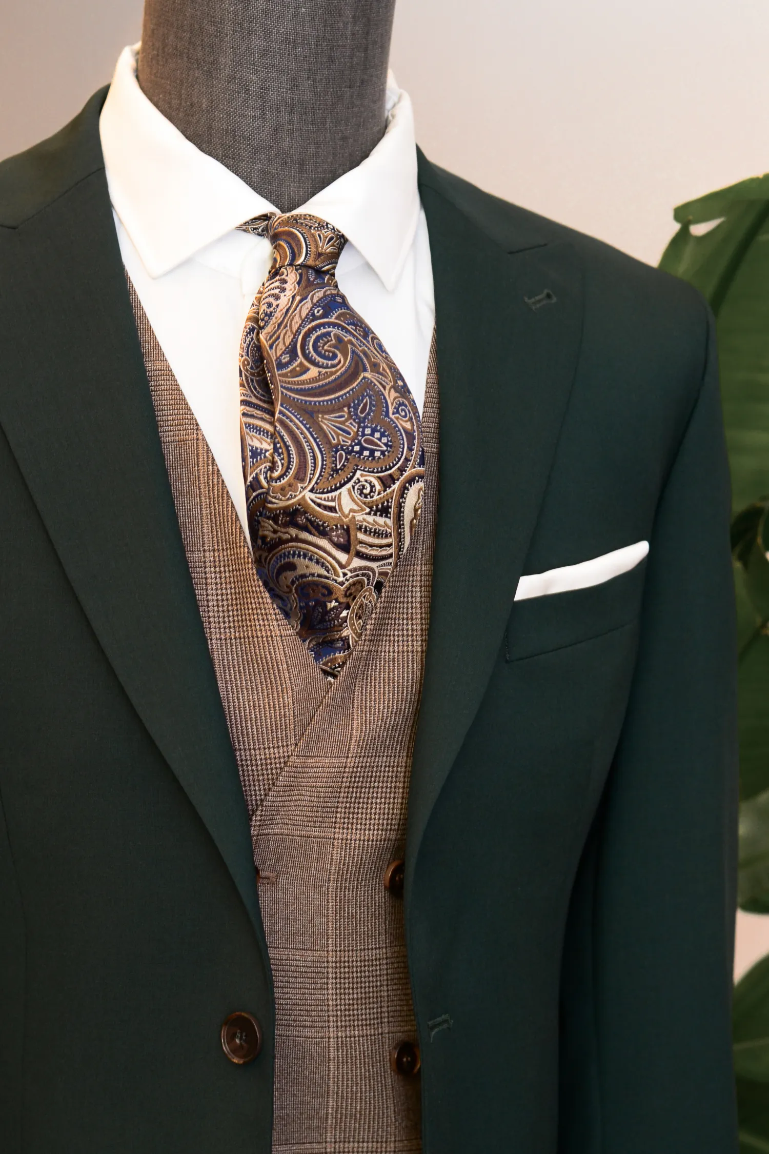 garnitur_butelkowa_zielen_vitale_barberis_canonico_kamizelka_w_krate_André_Grand