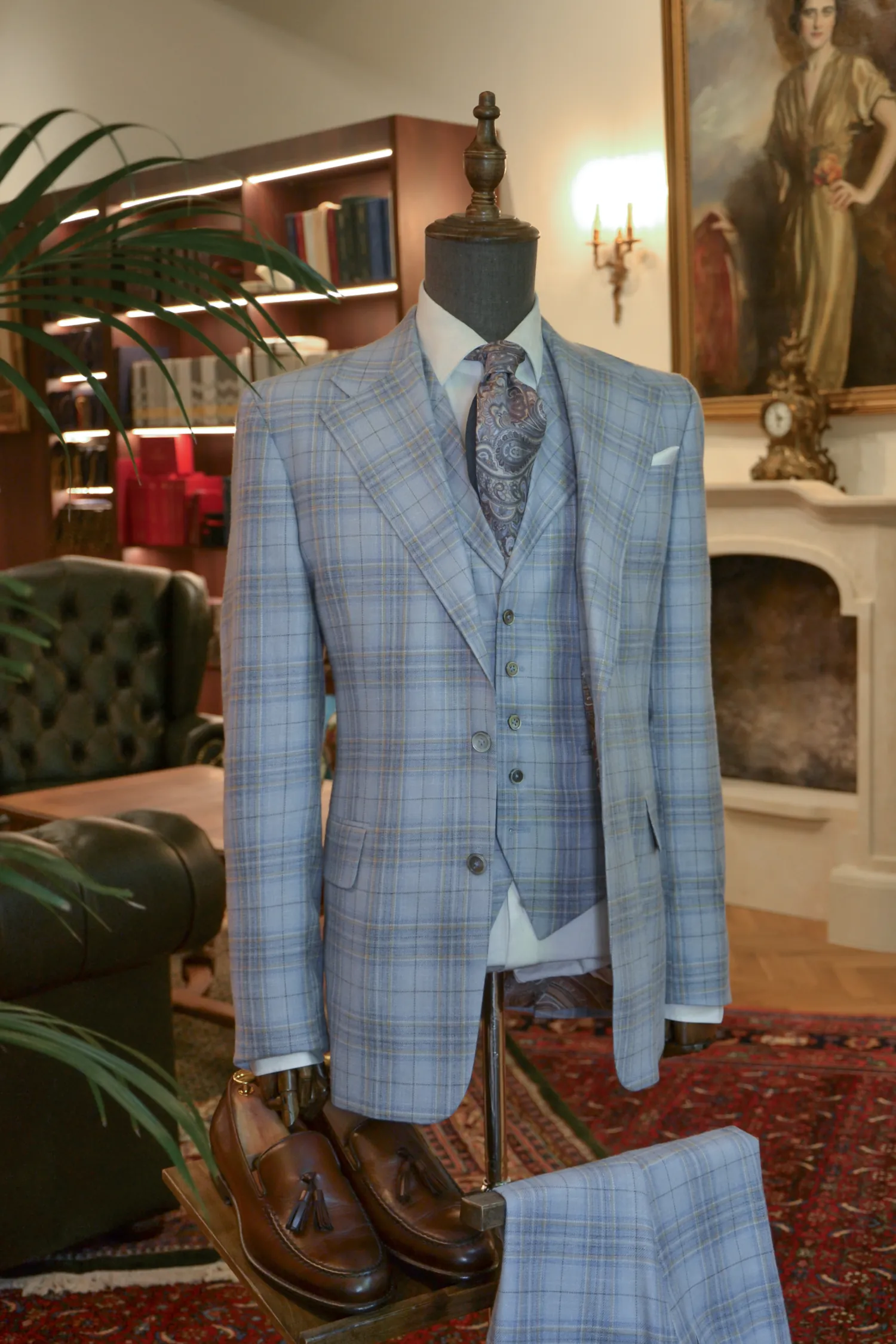 błękitny_garnitur_kratka_Scabal_masa_perłowa_butonierka_mediolańska_André_Grand_Kraków_Warszawa_Katowice