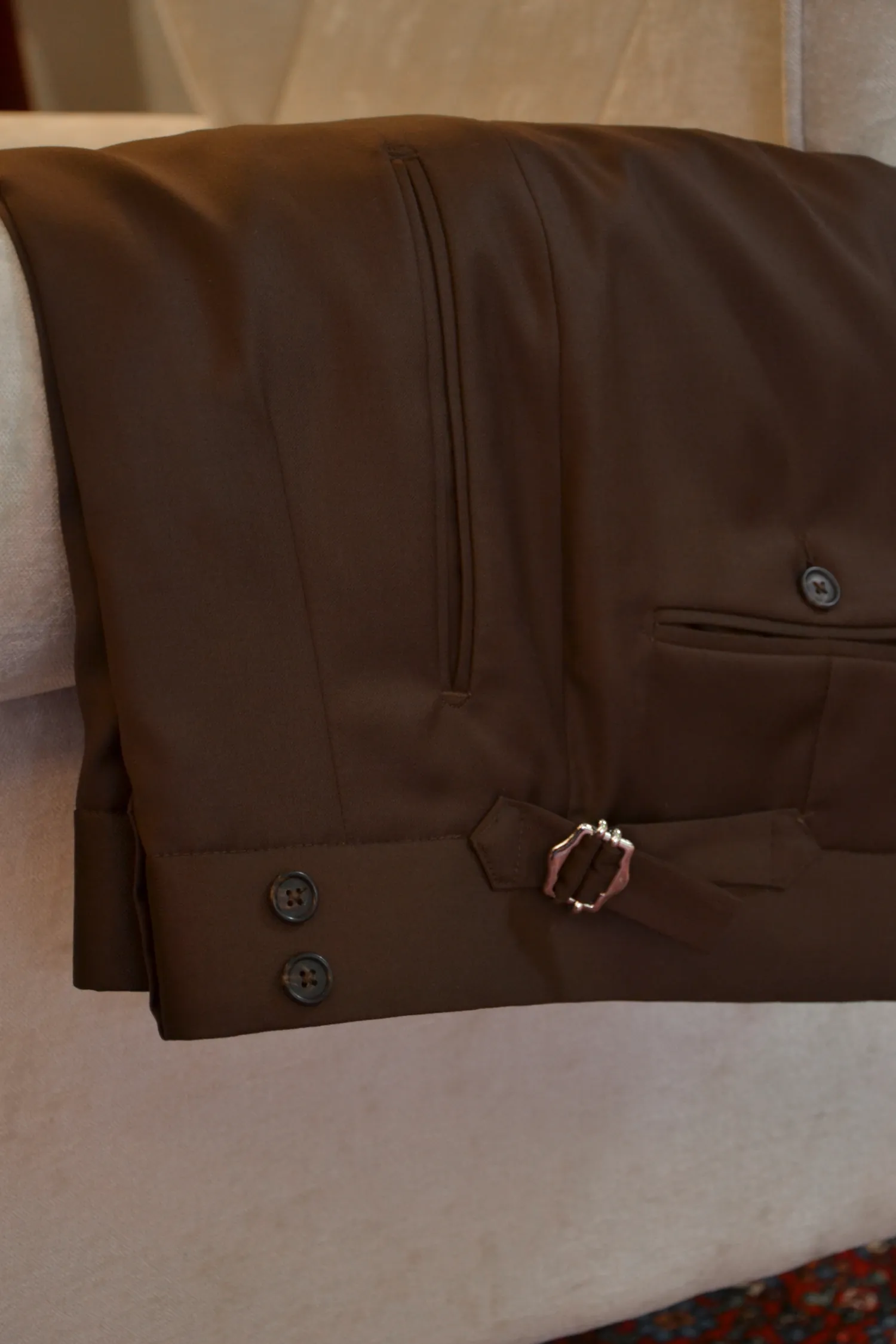 brązowy_garnitur_Drapers_kamizelka_Ariston_wysoki_stan_regulatory_André_Grand_Kraków_Warszawa_Katowice