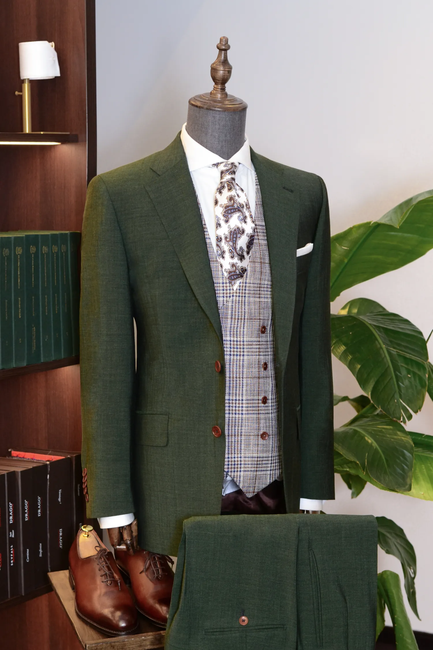 zielony_garnitur_Ariston_kamizelka_strukturalna_trawiasta_zieleń_André_Grand_Kraków_Warszawa_Katowice