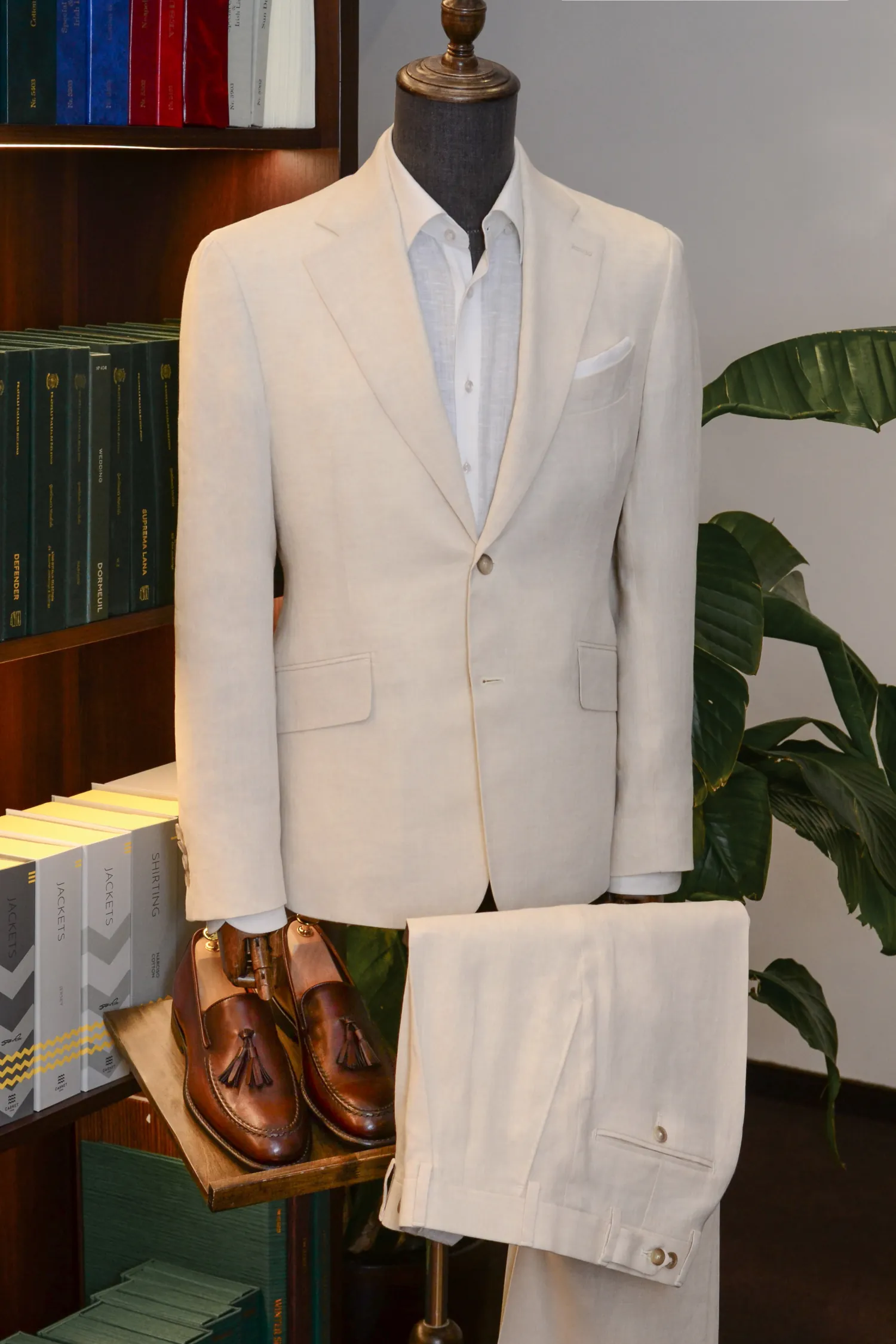 lniany_garnitur_na_miarę_ręczne_wykończenia_neapolitański_rękaw_koszula_lniana_André_Grand_Kraków_Warszawa_Katowice