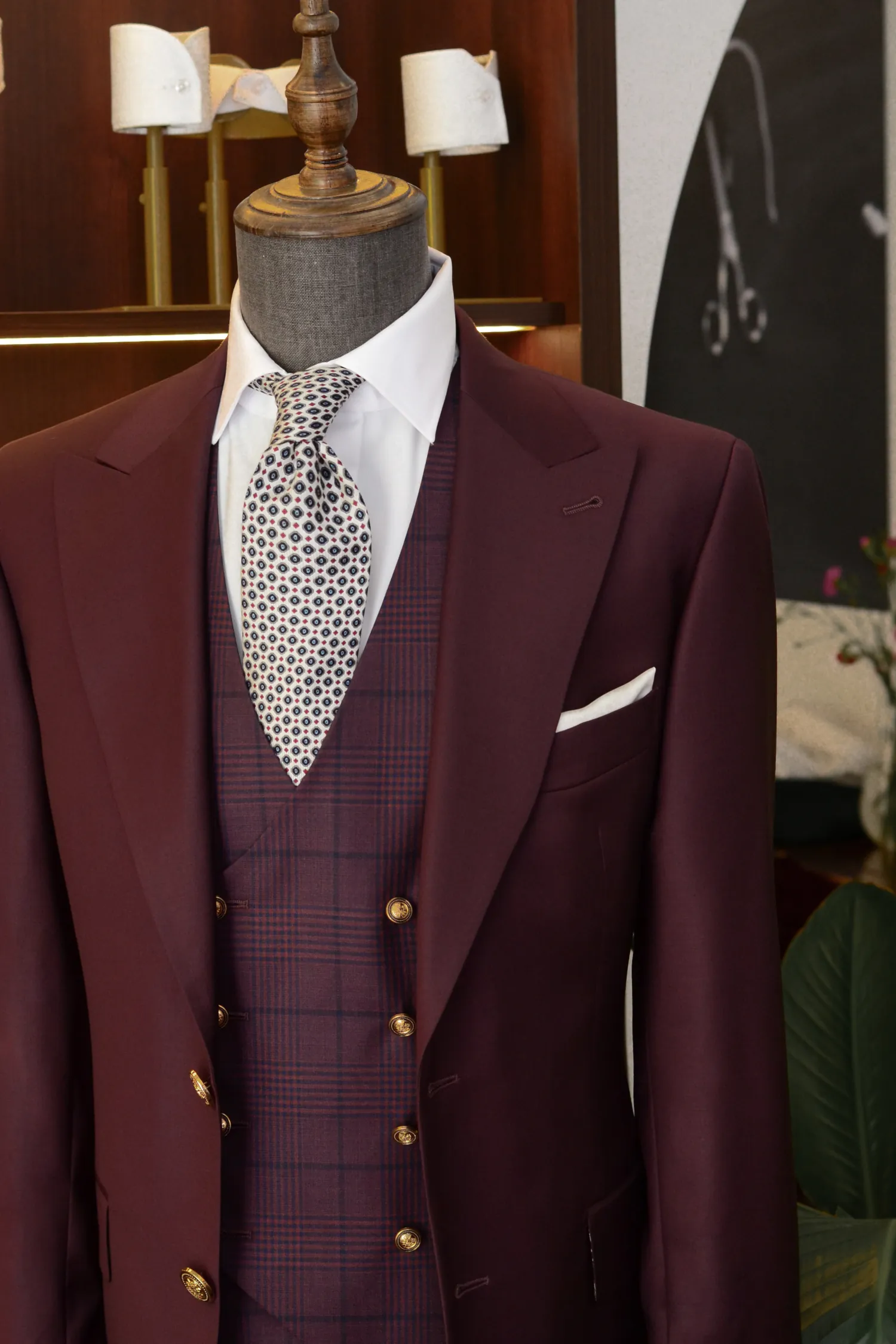 garnitur_na_miarę_śliwka_Carnet_kamizelka_Drago_złote_guziki_André_Grand_Kraków_Warszawa_Katowice