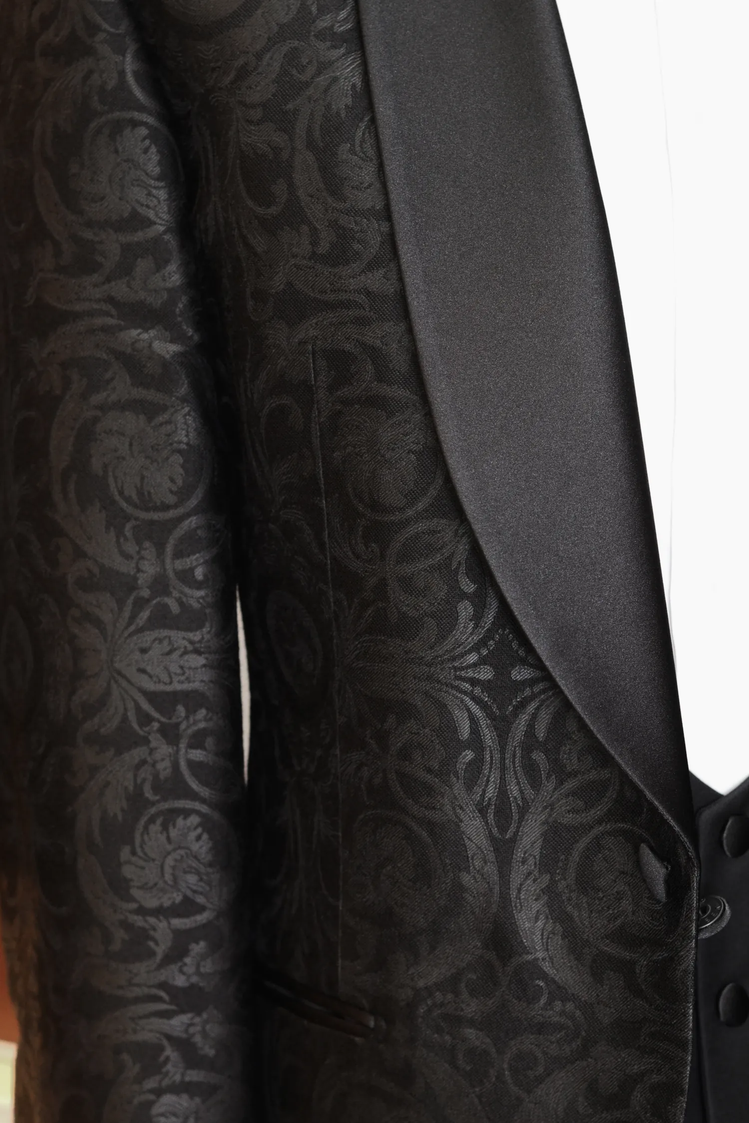 żakardowy_elegancki_smoking_na_miarę_André_Grand_Kraków_Warszawa_Katowice