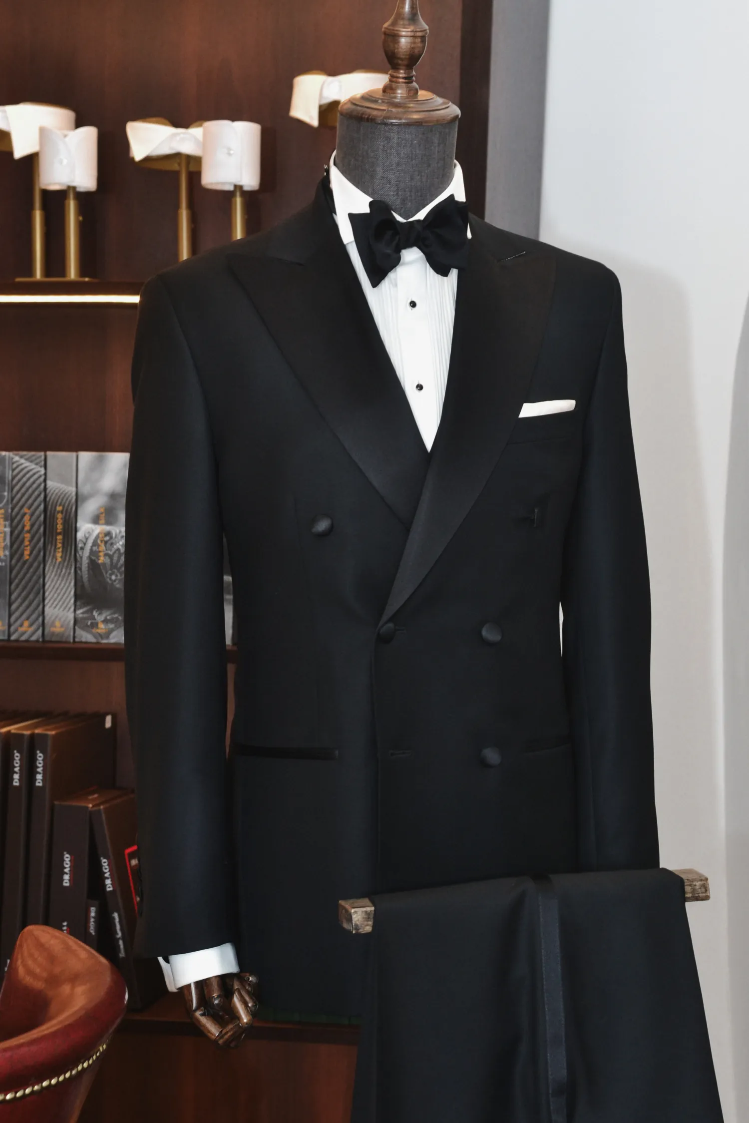 smoking_dwurzędowy_czarny_Zegna_jedwabne_detale_André_Grand_Kraków_Warszawa_Katowice