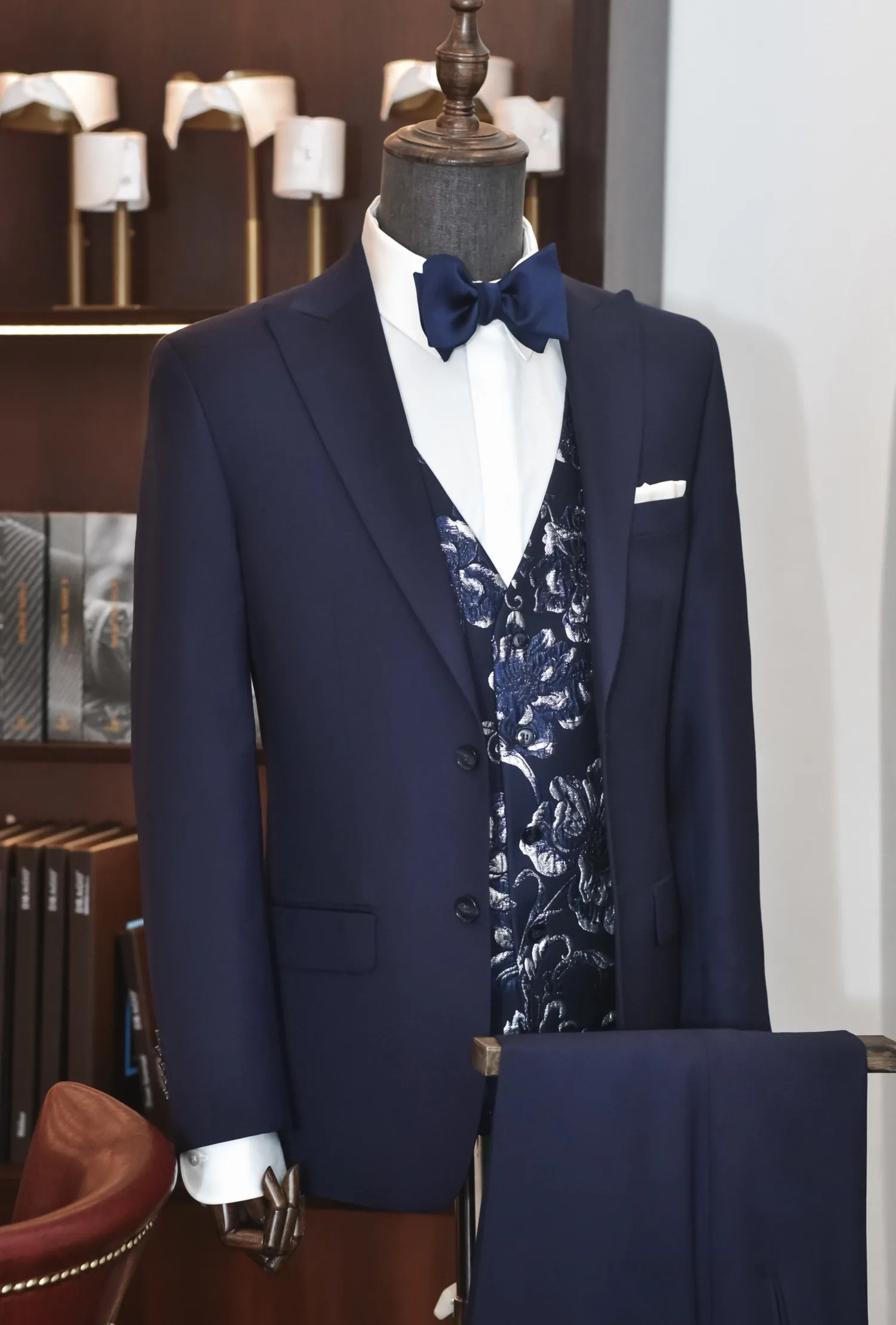 garnitur_granatowy_kamizelka_żakardowy_wzór_André_Grand_Kraków_Warszawa_Katowice
