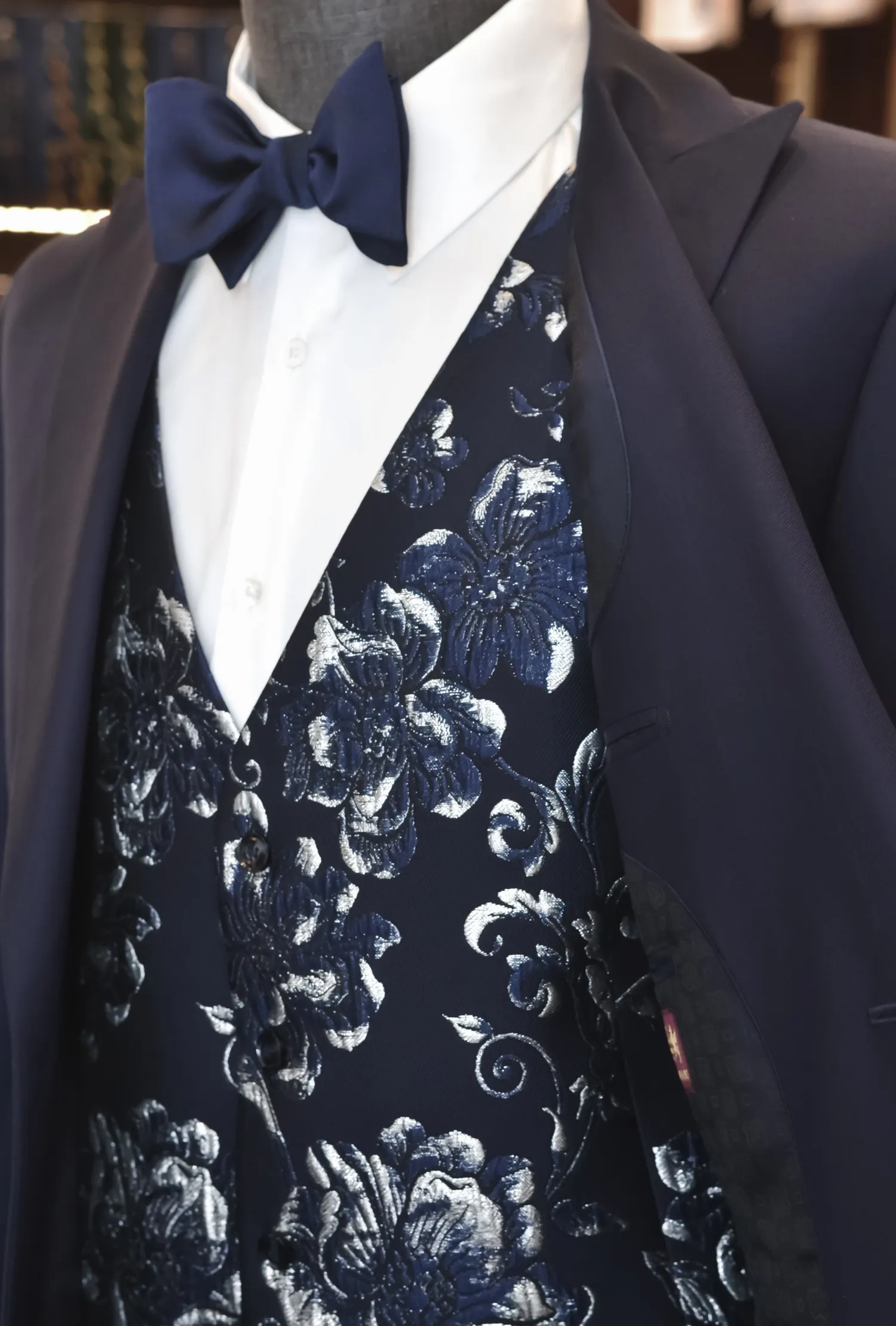 garnitur_granatowy_kamizelka_żakardowy_wzór_André_Grand_Kraków_Warszawa_Katowice