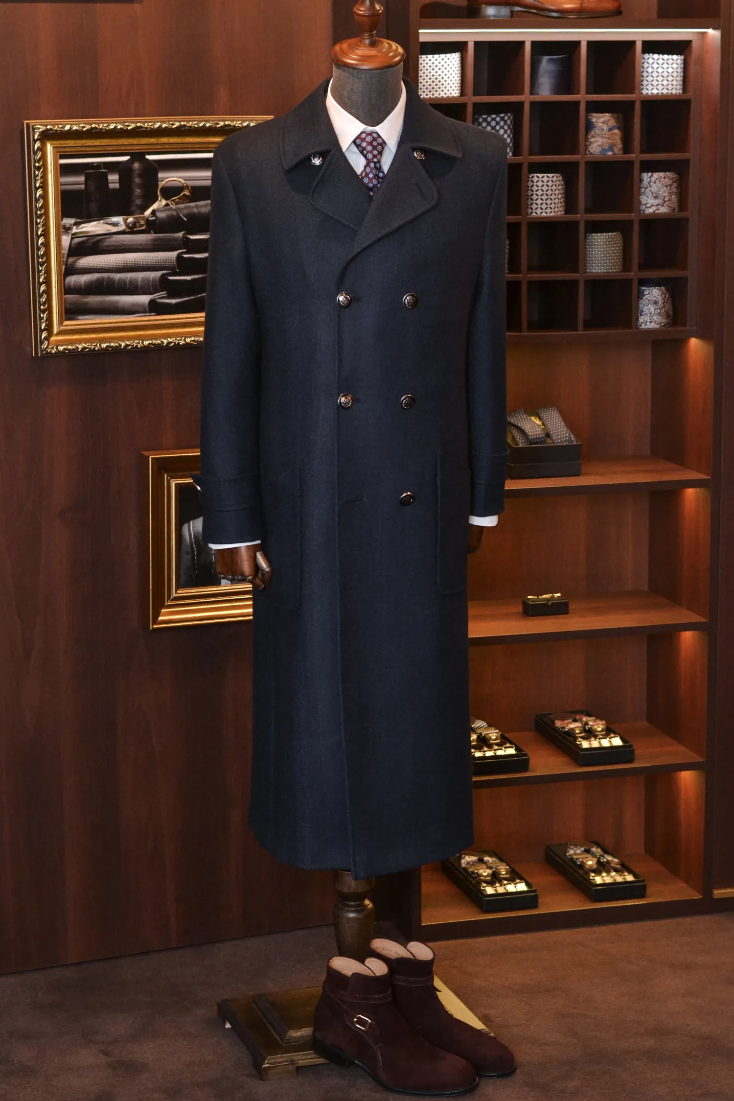 płaszcz_dwurzędowy_Fratteli_Tallia_di_Delfino_wełna_pasek_kontrafałda_André_Grand_Kraków_Warszawa