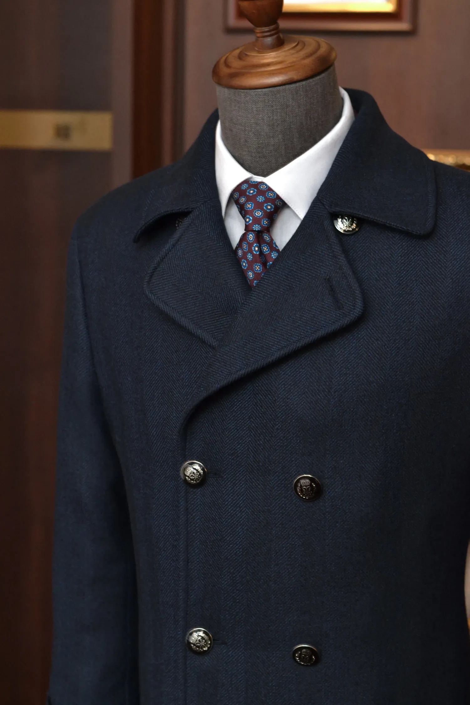 płaszcz_dwurzędowy_Fratteli_Tallia_di_Delfino_wełna_pasek_kontrafałda_André_Grand_Kraków_Warszawa