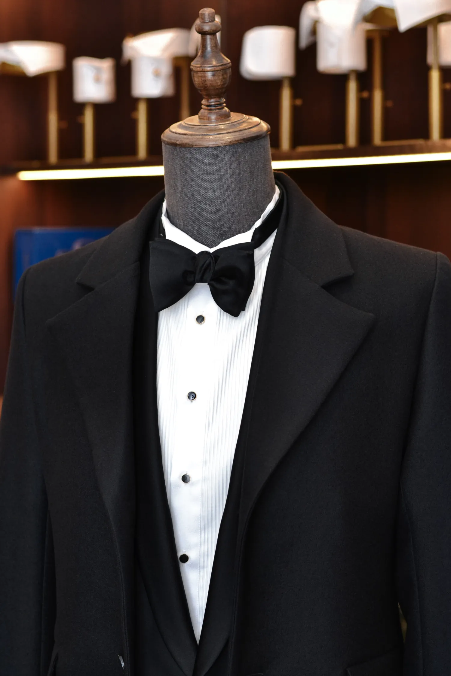 czarna_dyplomatka_klasyczny_płaszcz_do_garnituru_luksusowy_André_Grand_Kraków_Warszawa