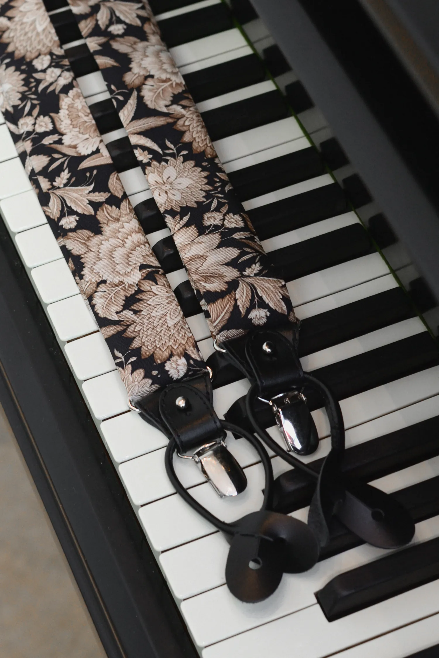 jedwabne_szelki_szyte_recznie_eleganckie_dodatki